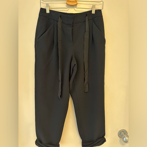 Wilfred Cropped Crepe Pants with drawstring. - Picture 3 of 3
